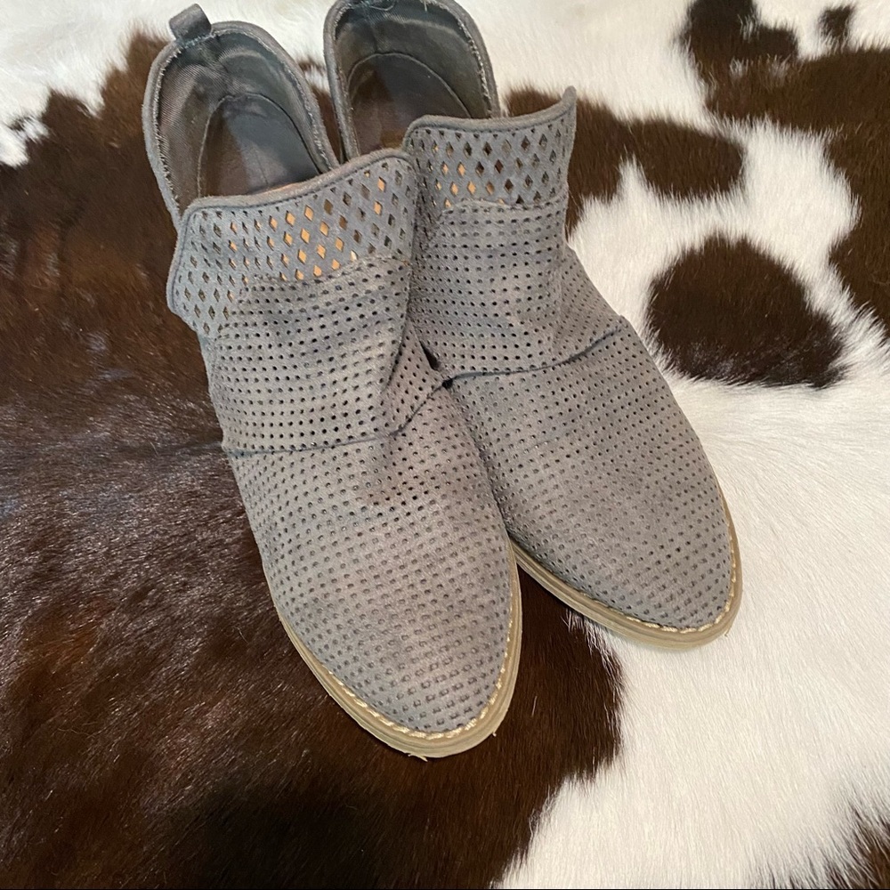 Report ankle boots